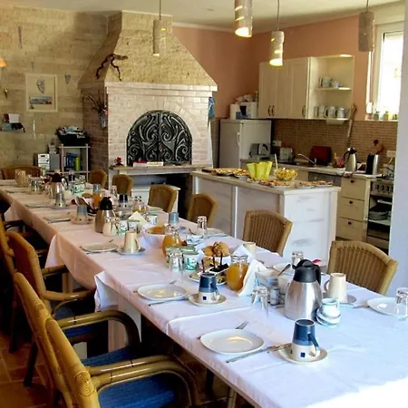 In With Seaview, Air Condition, Wifi, Washing Machine Guest house 3*