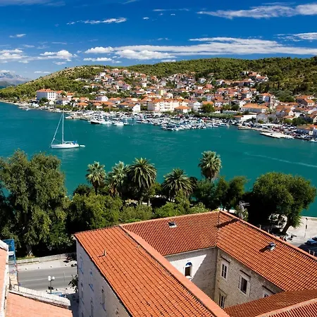 Guest house In With Seaview, Air Condition, Wifi, Washing Machine Trogir
