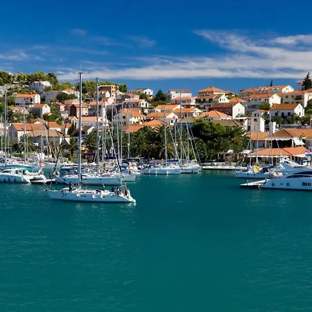 Guest house In With Seaview, Air Condition, Wifi, Washing Machine Trogir