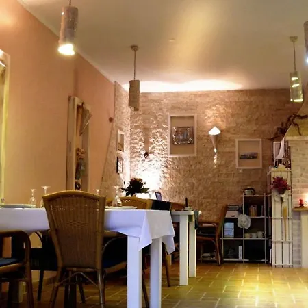 Guest house In With Seaview, Air Condition, Wifi, Washing Machine Trogir